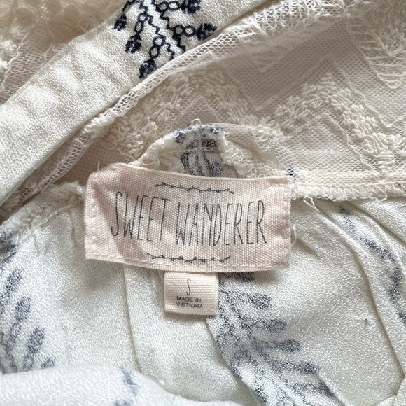 Sweet Wanderer Cream and Black Lace Blouse - Picture 3 of 3